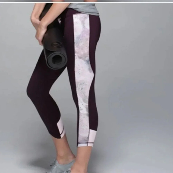 LULULEMON RETREAT 7/8ths YOGA PANTS BLACK CHERRY/SUGAR CRUSH COMBO SIZE 4 - Picture 2 of 14